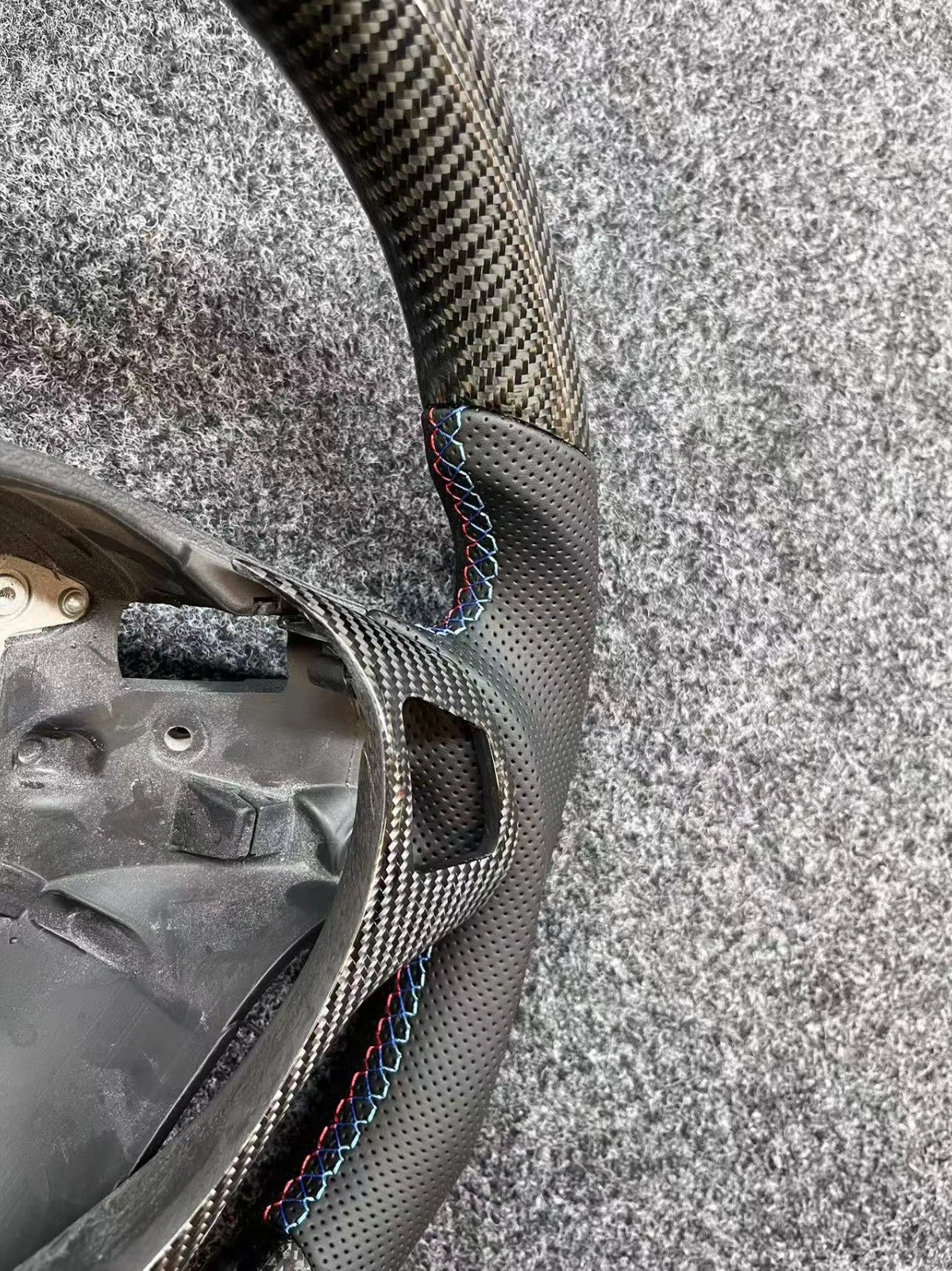 Real Carbon Fiber Steering Wheel for BMW E90 E92 E93 M3 328i 335i 135i W/Cover