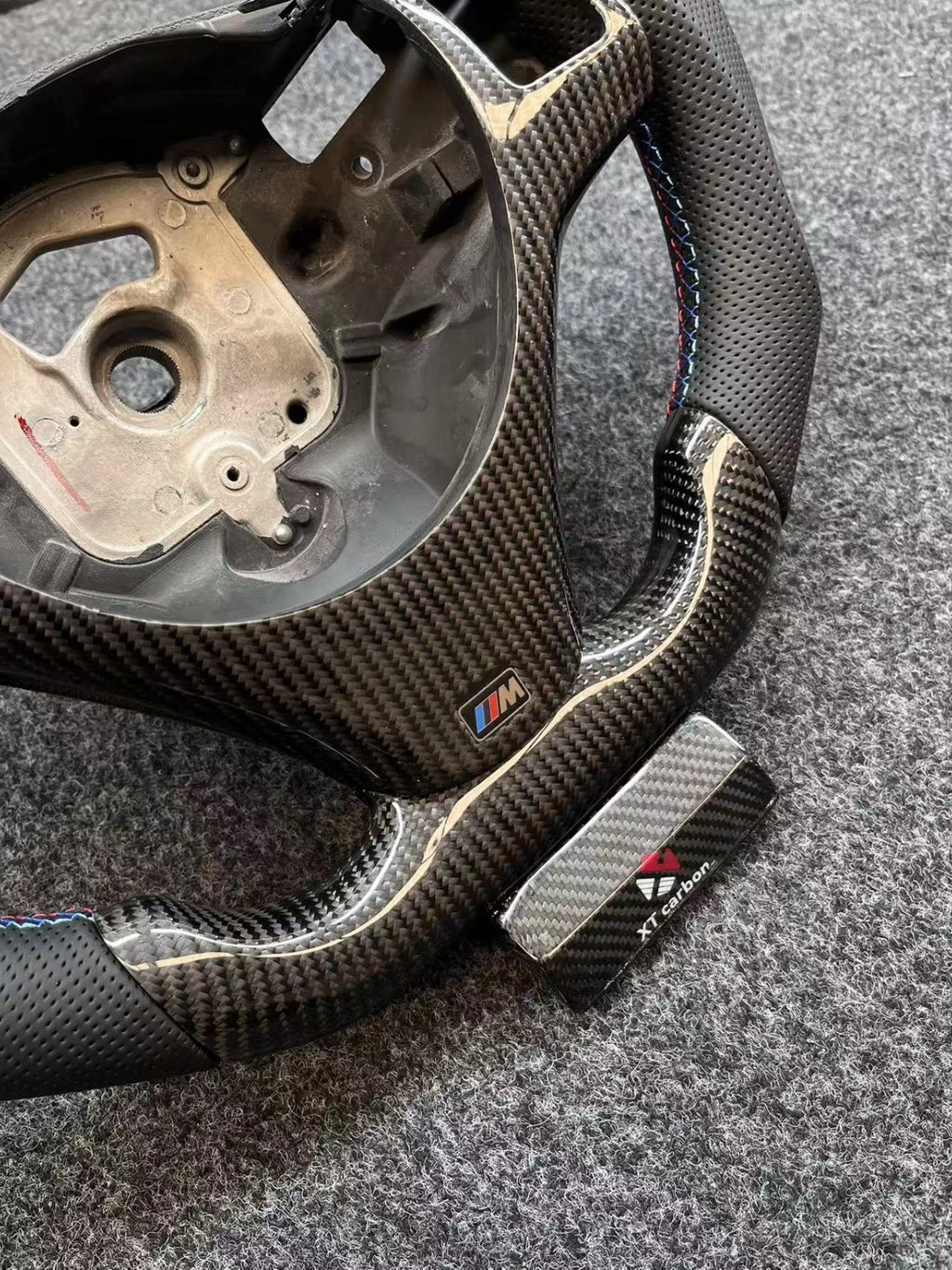 Real Carbon Fiber Steering Wheel for BMW E90 E92 E93 M3 328i 335i 135i W/Cover