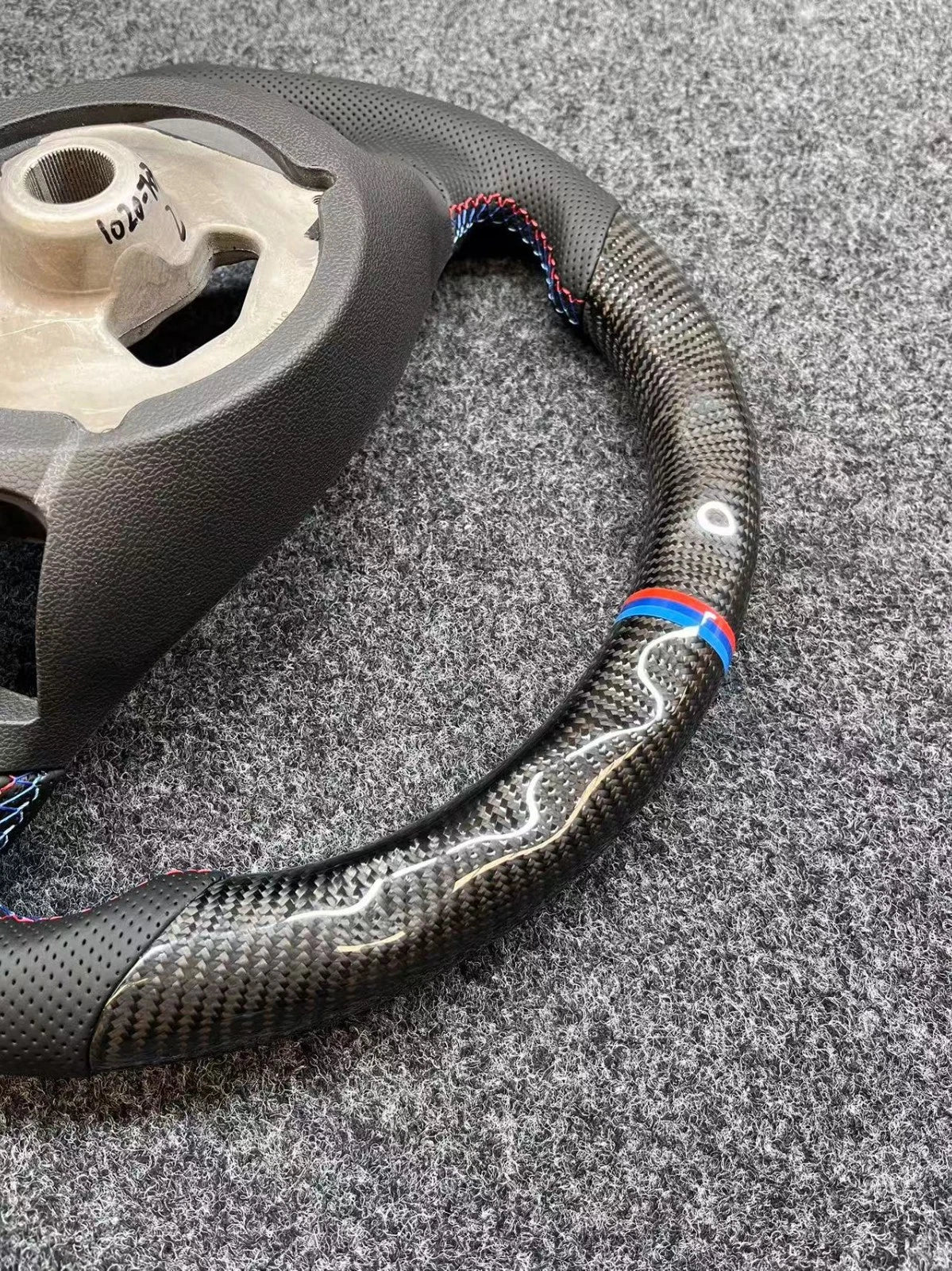 Real Carbon Fiber Steering Wheel for BMW E90 E92 E93 M3 328i 335i 135i W/Cover