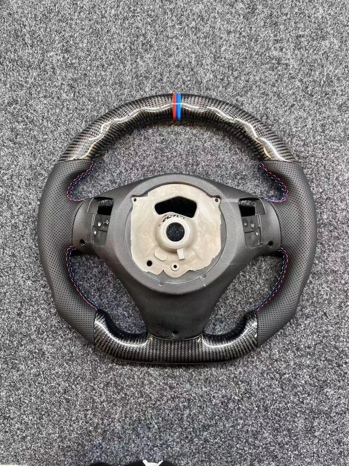 Real Carbon Fiber Steering Wheel for BMW E90 E92 E93 M3 328i 335i 135i W/Cover